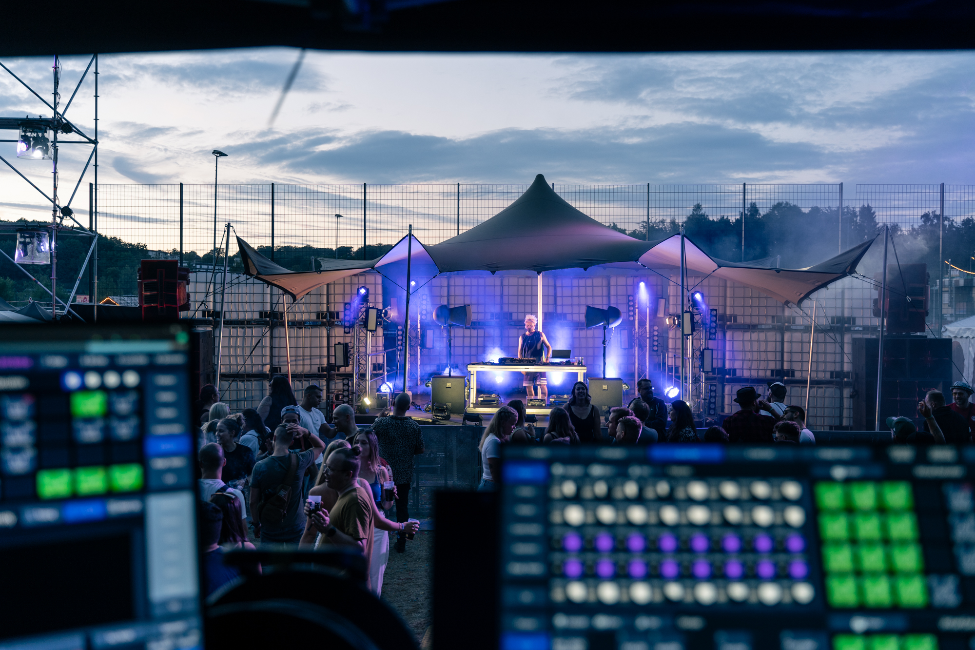 Ein Bild von einem Konzert beim Bautzfestival 2022 von Pascal Grüger nach der Bearbeitung